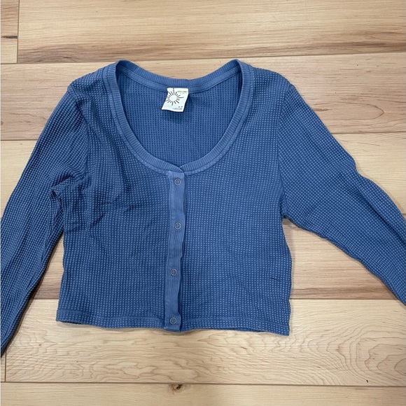 aerie long sleeved button up shirt - Picture 3 of 4